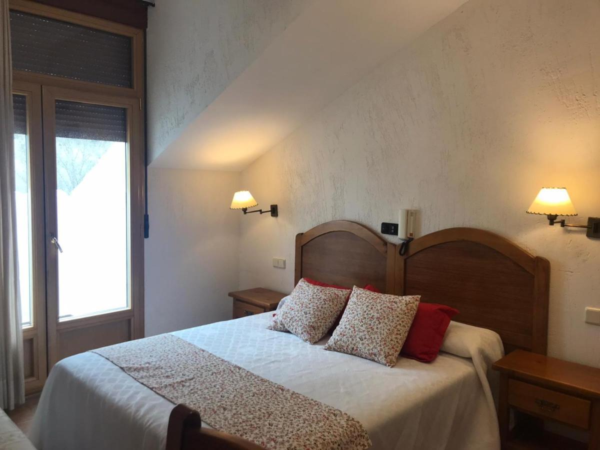 Hostal Decerca Prádena Oda fotoğraf