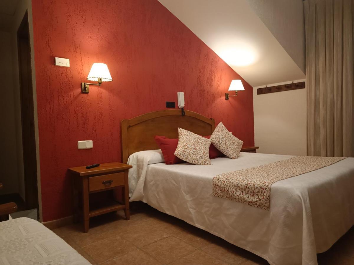 Hostal Decerca Prádena Dış mekan fotoğraf