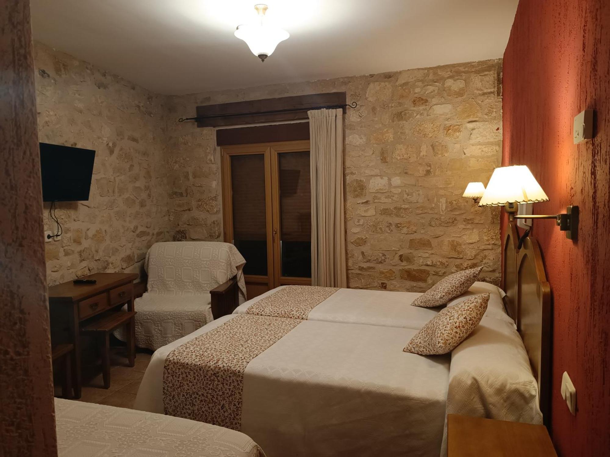 Hostal Decerca Prádena Oda fotoğraf