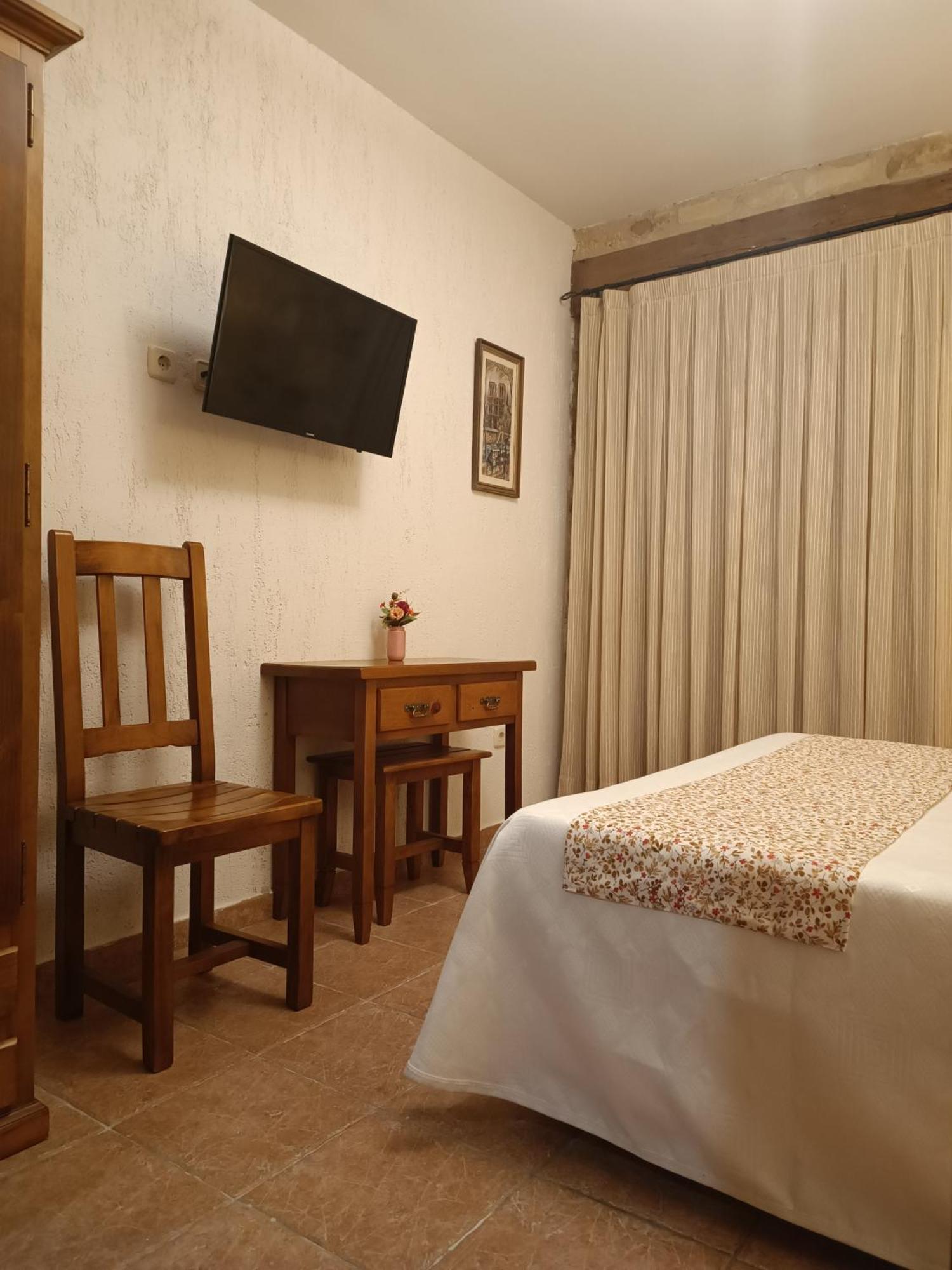 Hostal Decerca Prádena Oda fotoğraf